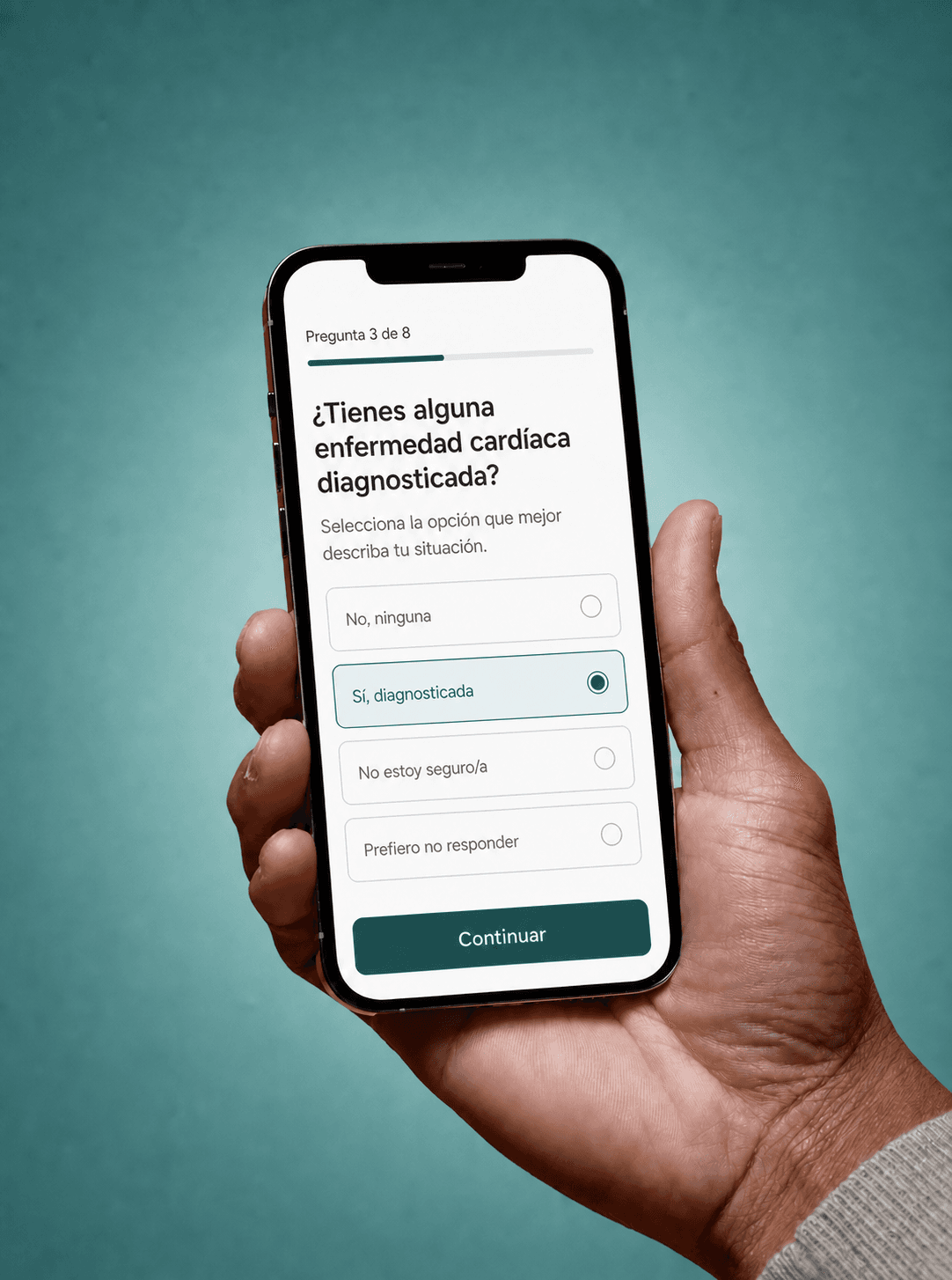 Persona completando la evaluación de Pleno desde su celular